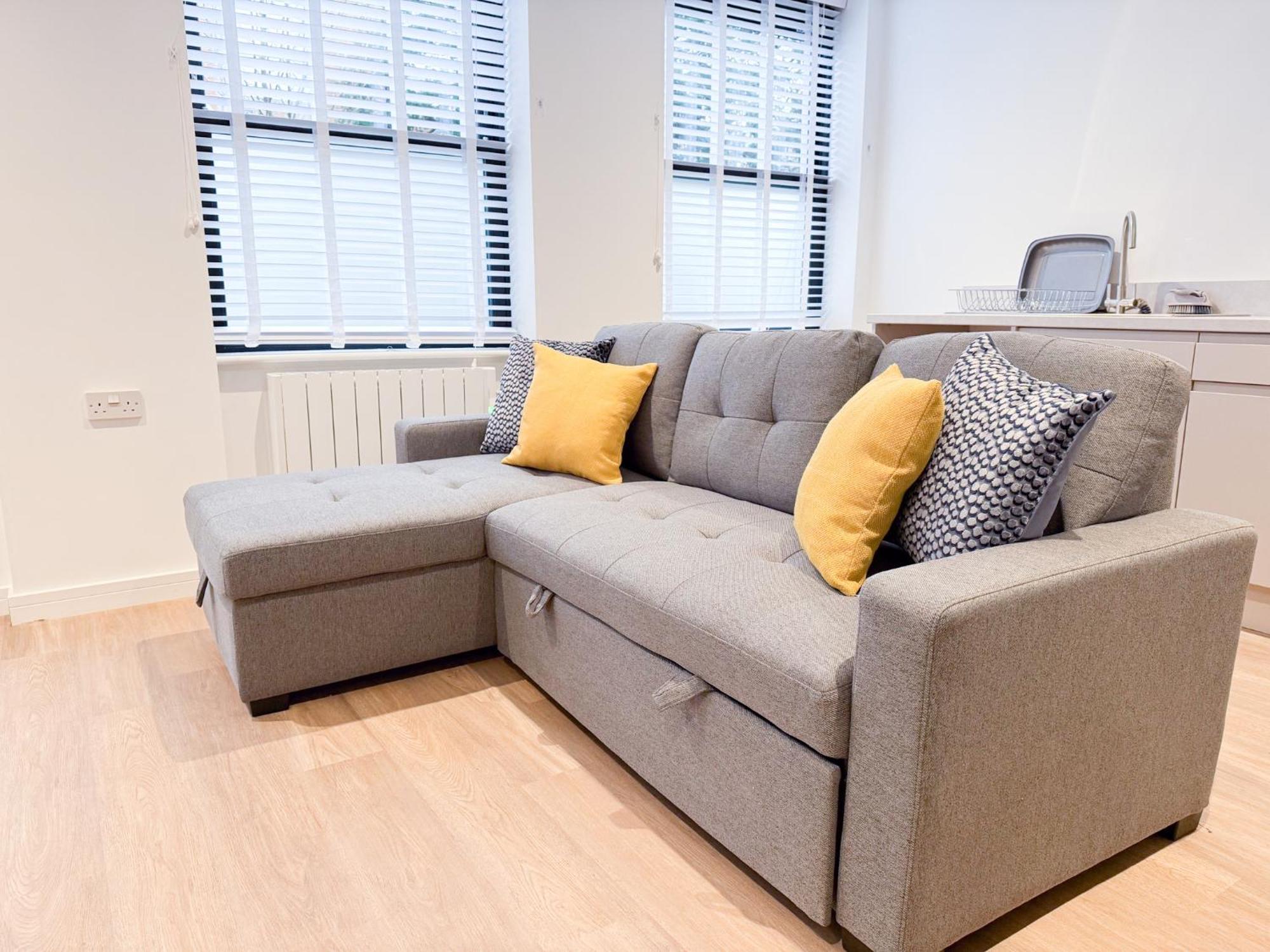 Spacious Modern 1 Bed Apartments In St Neots - Perfect For Contractors & Professionals - Free Parking - Wifi - Fully Equipped Kitchen - Smart Tv Ideal For Work Stays And Long Projects Zewnętrze zdjęcie