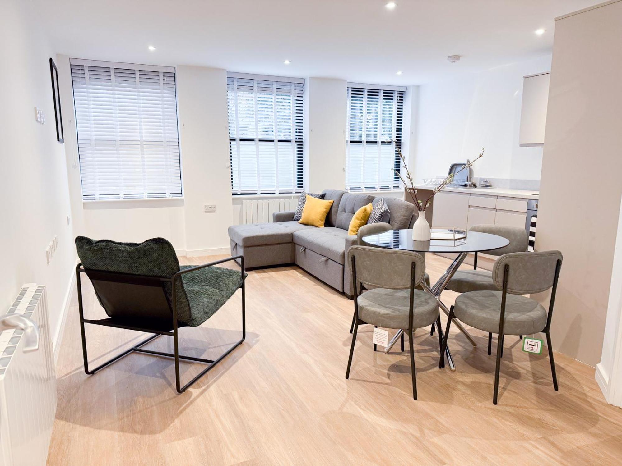 Spacious Modern 1 Bed Apartments In St Neots - Perfect For Contractors & Professionals - Free Parking - Wifi - Fully Equipped Kitchen - Smart Tv Ideal For Work Stays And Long Projects Zewnętrze zdjęcie