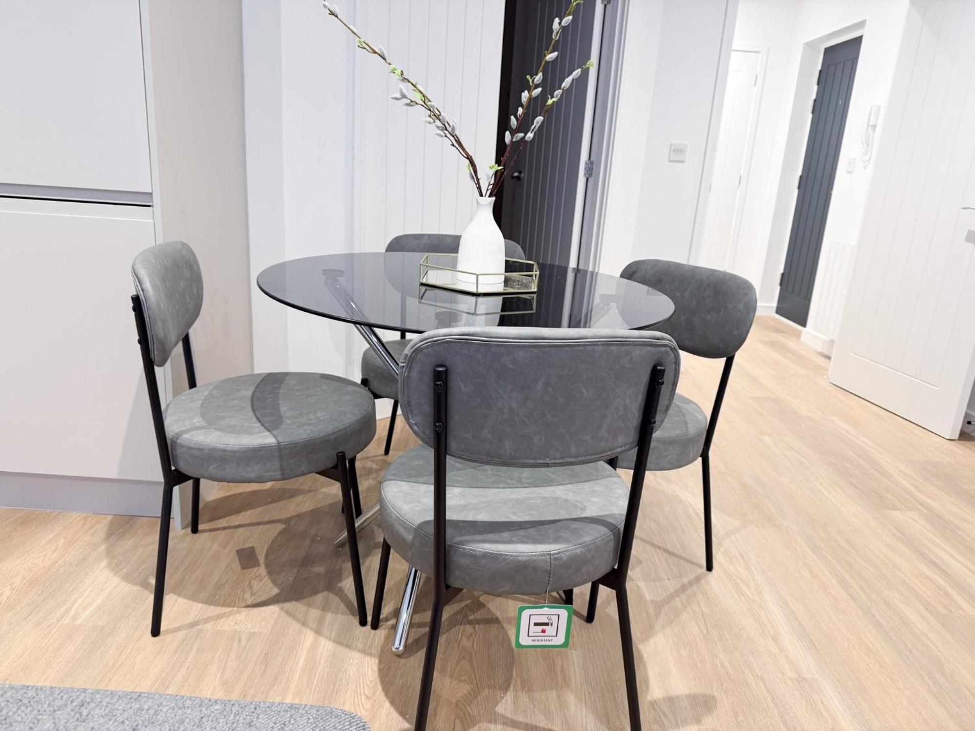 Spacious Modern 1 Bed Apartments In St Neots - Perfect For Contractors & Professionals - Free Parking - Wifi - Fully Equipped Kitchen - Smart Tv Ideal For Work Stays And Long Projects Zewnętrze zdjęcie
