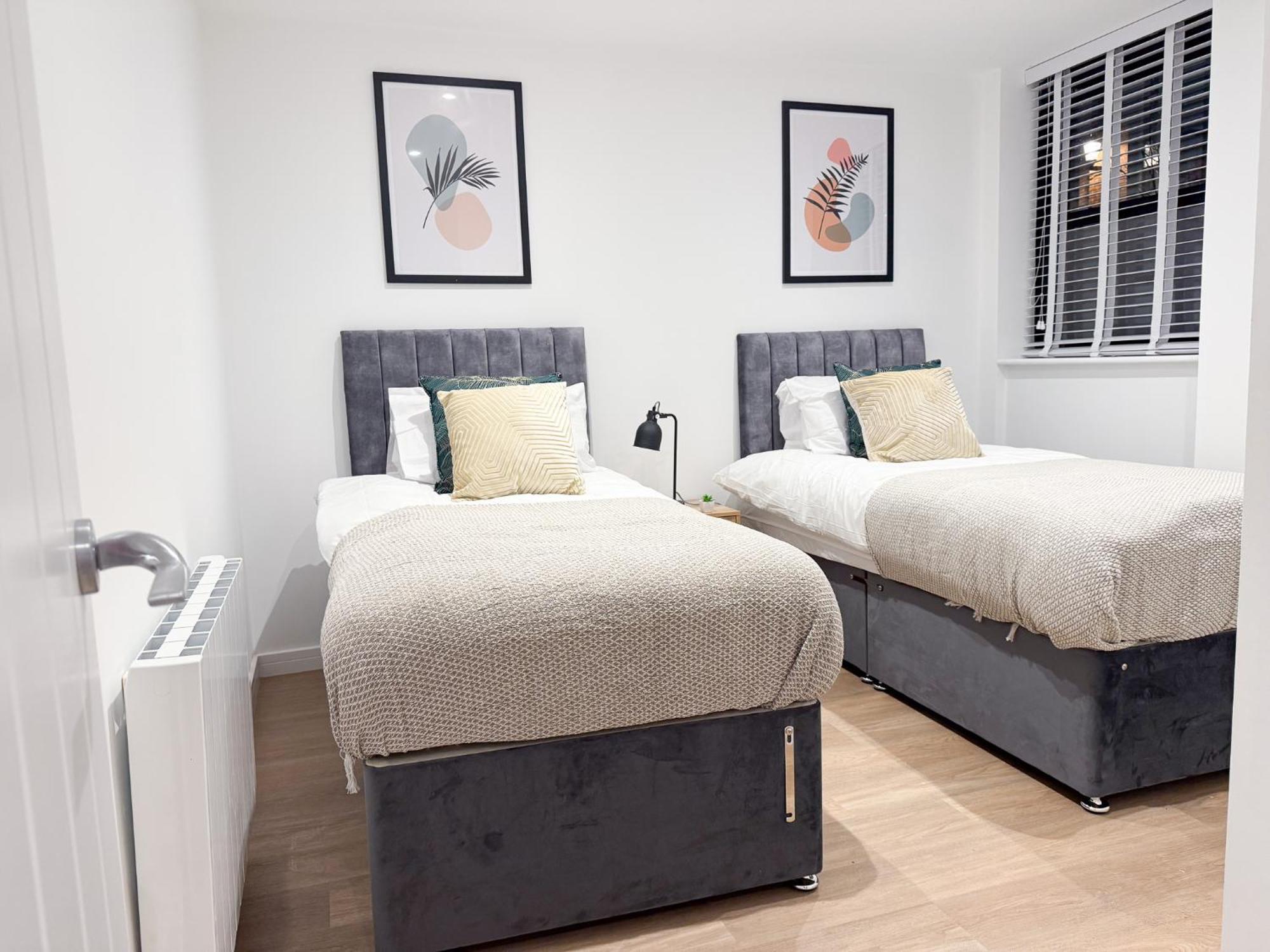 Spacious Modern 1 Bed Apartments In St Neots - Perfect For Contractors & Professionals - Free Parking - Wifi - Fully Equipped Kitchen - Smart Tv Ideal For Work Stays And Long Projects Zewnętrze zdjęcie