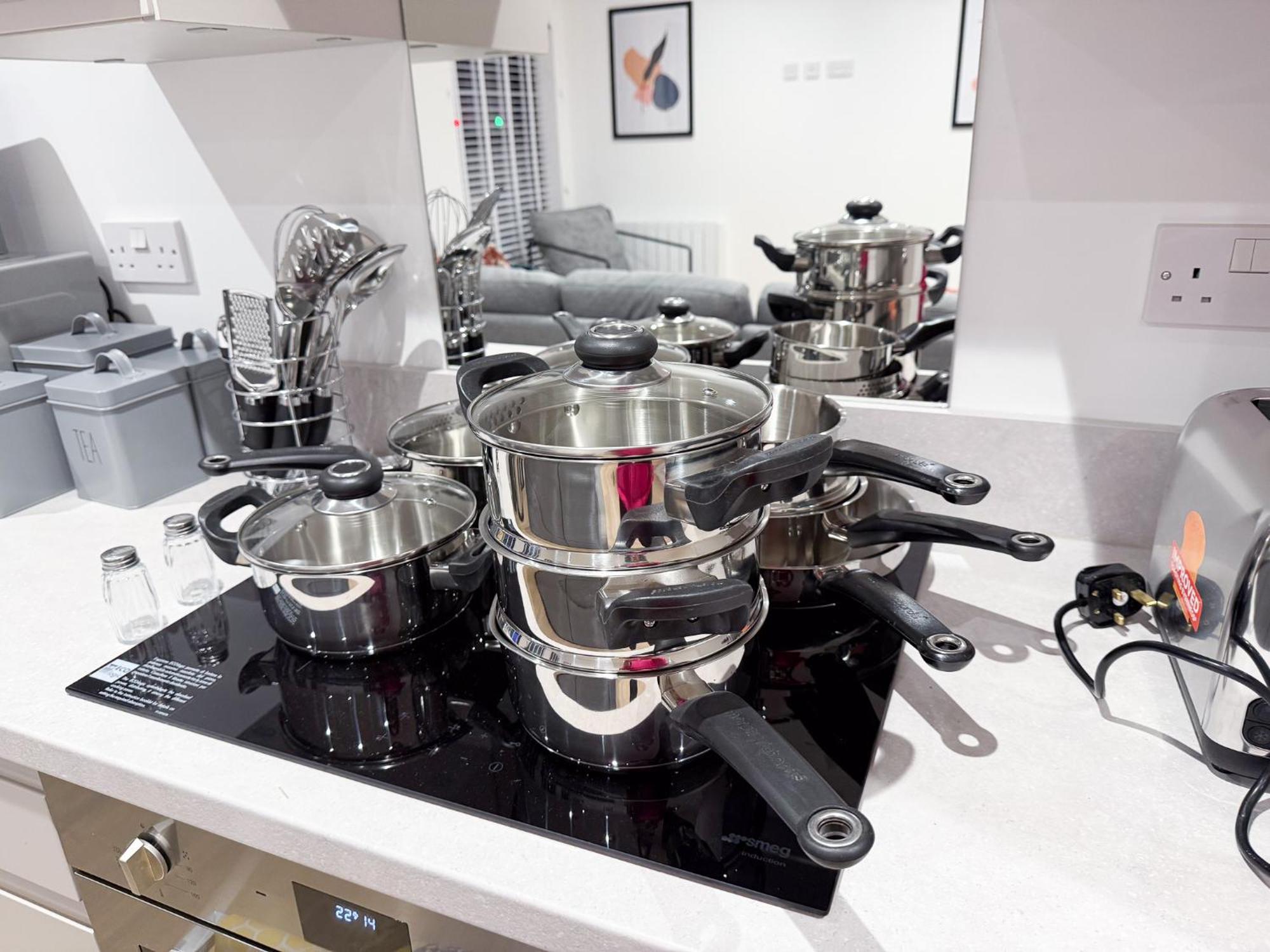 Spacious Modern 1 Bed Apartments In St Neots - Perfect For Contractors & Professionals - Free Parking - Wifi - Fully Equipped Kitchen - Smart Tv Ideal For Work Stays And Long Projects Zewnętrze zdjęcie