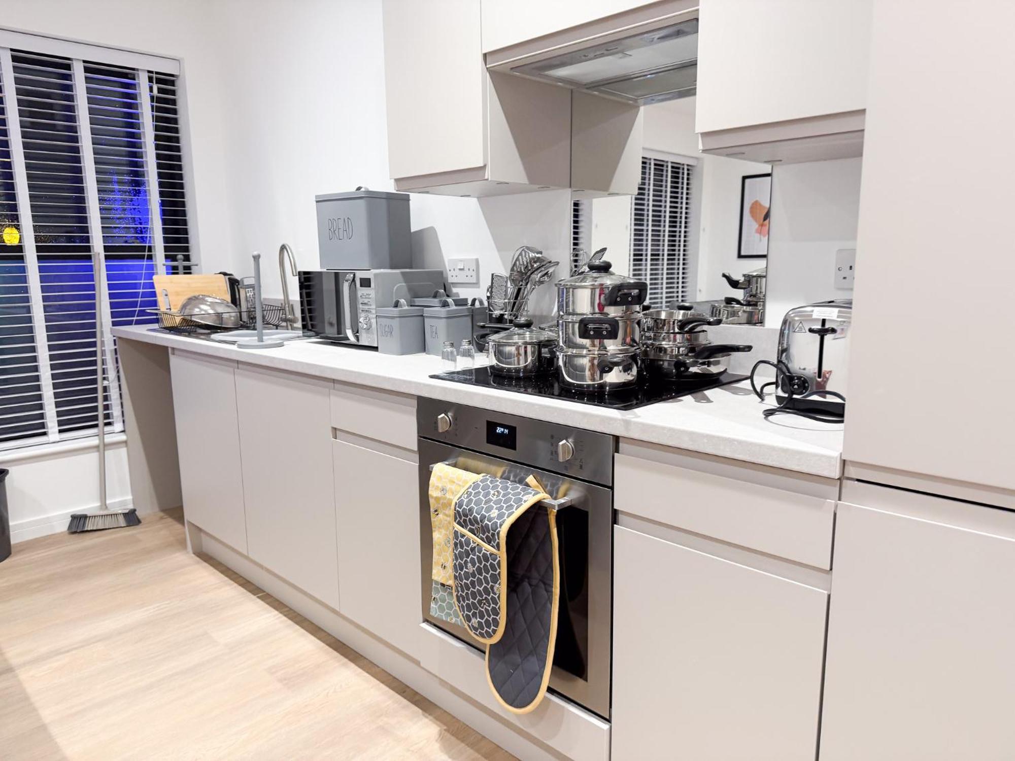 Spacious Modern 1 Bed Apartments In St Neots - Perfect For Contractors & Professionals - Free Parking - Wifi - Fully Equipped Kitchen - Smart Tv Ideal For Work Stays And Long Projects Zewnętrze zdjęcie