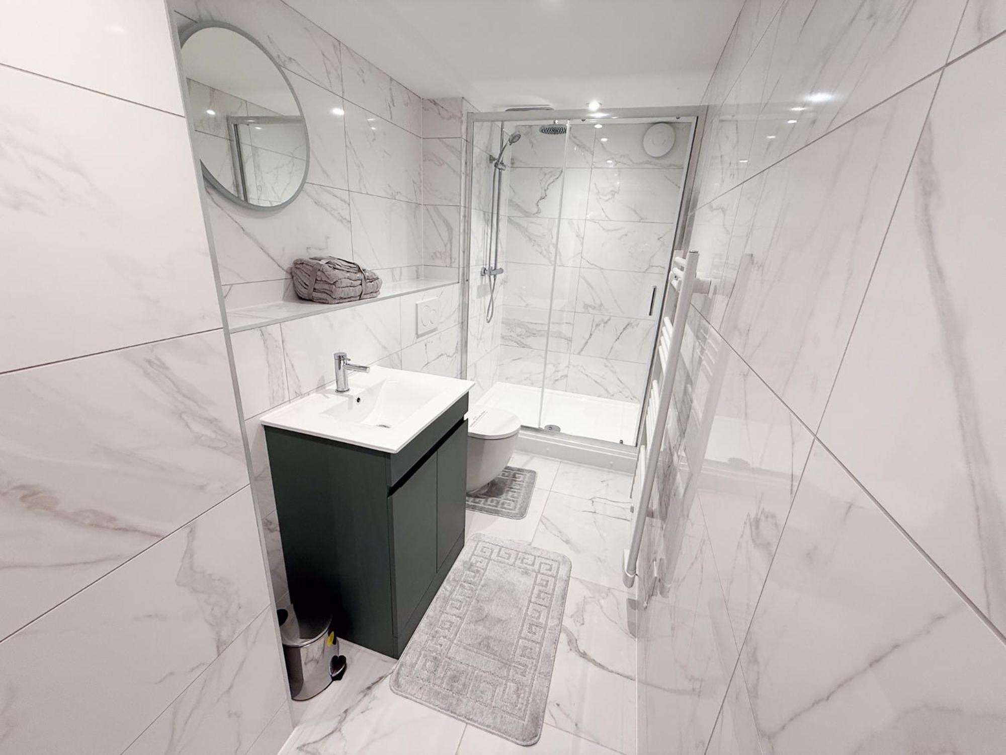 Spacious Modern 1 Bed Apartments In St Neots - Perfect For Contractors & Professionals - Free Parking - Wifi - Fully Equipped Kitchen - Smart Tv Ideal For Work Stays And Long Projects Zewnętrze zdjęcie