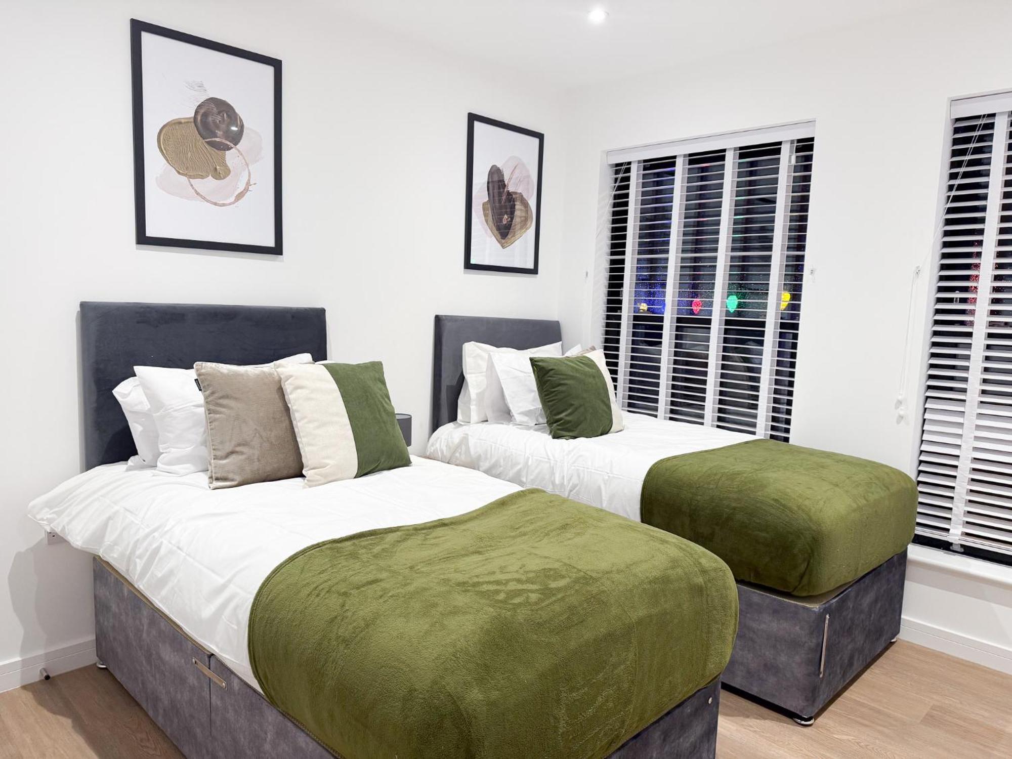 Spacious Modern 1 Bed Apartments In St Neots - Perfect For Contractors & Professionals - Free Parking - Wifi - Fully Equipped Kitchen - Smart Tv Ideal For Work Stays And Long Projects Zewnętrze zdjęcie