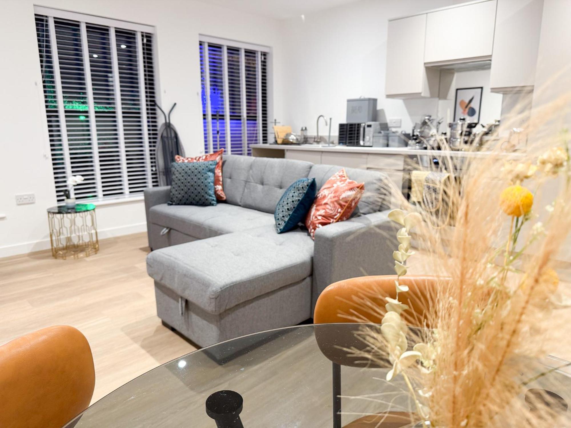 Spacious Modern 1 Bed Apartments In St Neots - Perfect For Contractors & Professionals - Free Parking - Wifi - Fully Equipped Kitchen - Smart Tv Ideal For Work Stays And Long Projects Zewnętrze zdjęcie