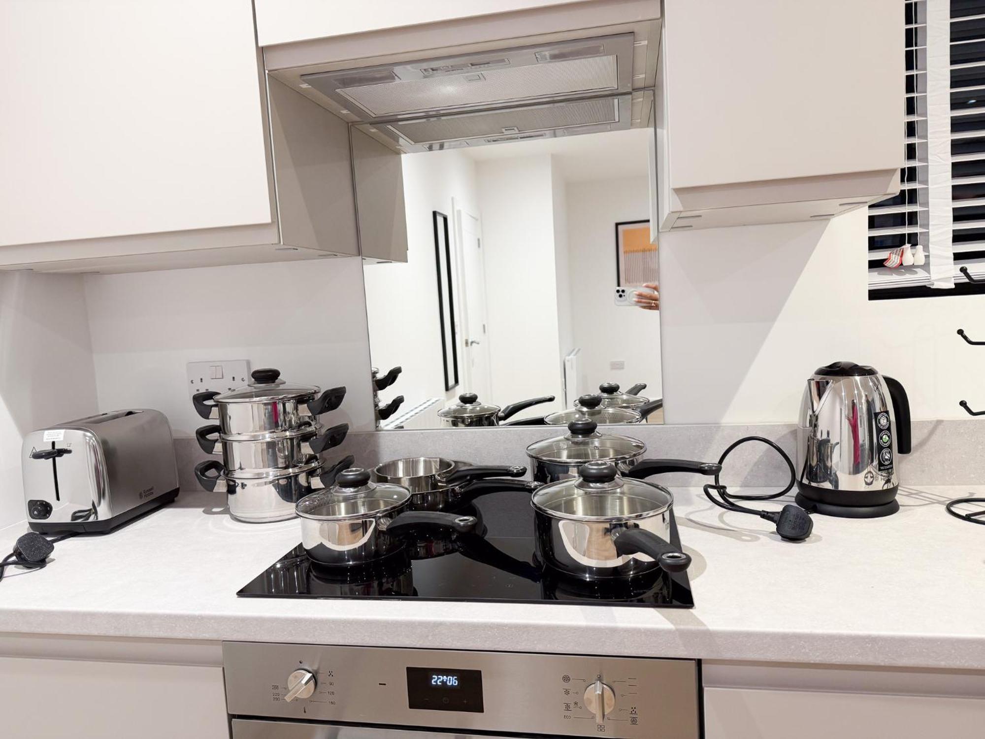 Spacious Modern 1 Bed Apartments In St Neots - Perfect For Contractors & Professionals - Free Parking - Wifi - Fully Equipped Kitchen - Smart Tv Ideal For Work Stays And Long Projects Zewnętrze zdjęcie