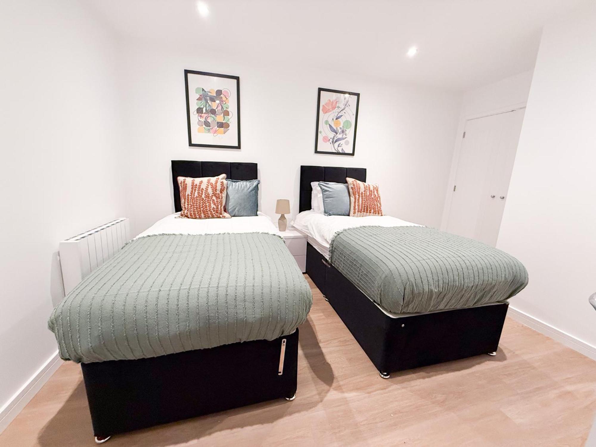Spacious Modern 1 Bed Apartments In St Neots - Perfect For Contractors & Professionals - Free Parking - Wifi - Fully Equipped Kitchen - Smart Tv Ideal For Work Stays And Long Projects Zewnętrze zdjęcie