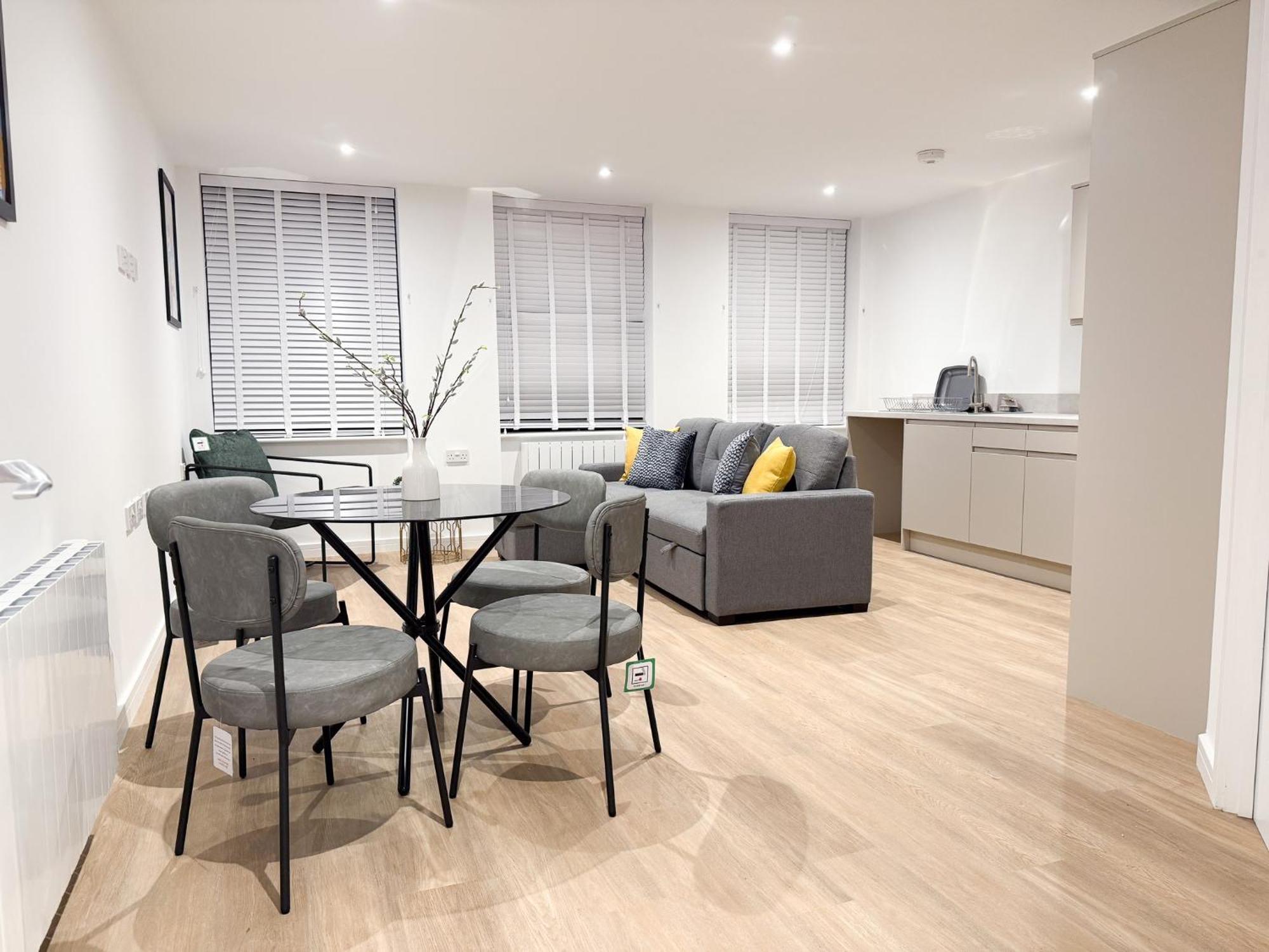 Spacious Modern 1 Bed Apartments In St Neots - Perfect For Contractors & Professionals - Free Parking - Wifi - Fully Equipped Kitchen - Smart Tv Ideal For Work Stays And Long Projects Zewnętrze zdjęcie