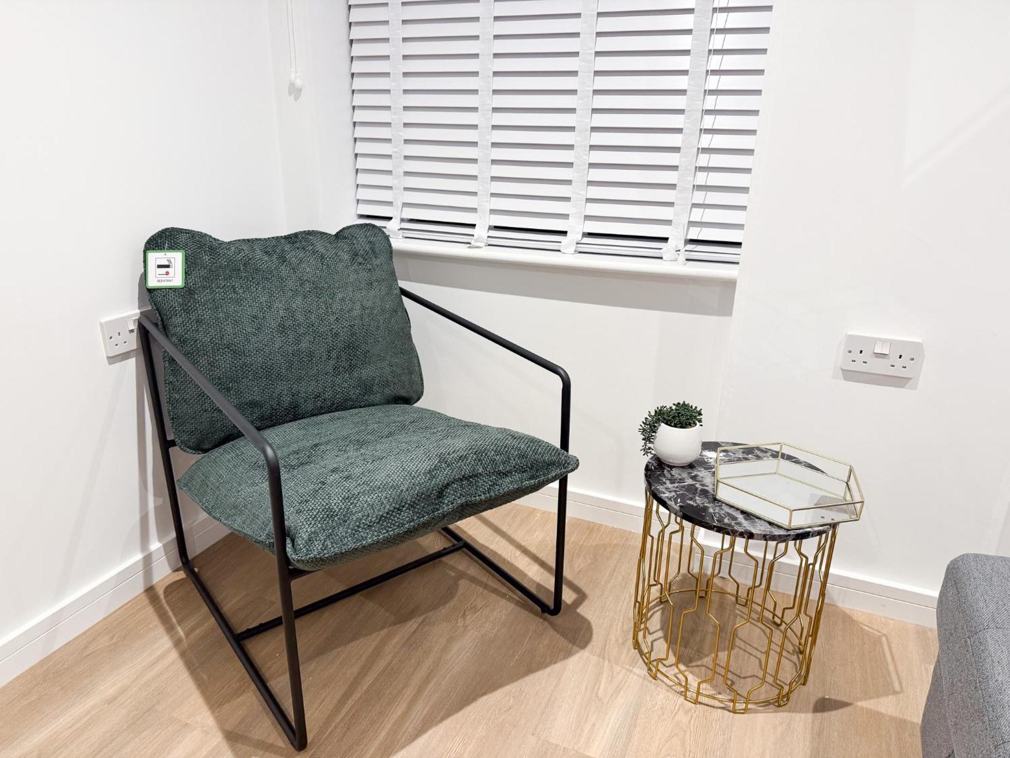 Spacious Modern 1 Bed Apartments In St Neots - Perfect For Contractors & Professionals - Free Parking - Wifi - Fully Equipped Kitchen - Smart Tv Ideal For Work Stays And Long Projects Zewnętrze zdjęcie