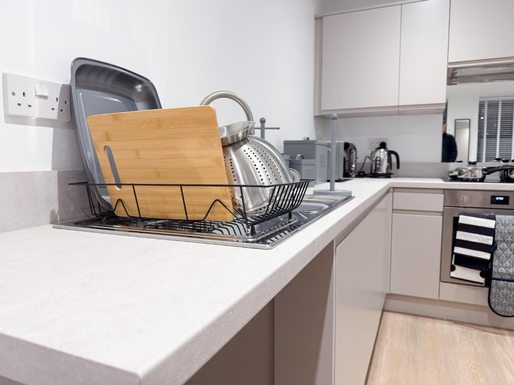 Spacious Modern 1 Bed Apartments In St Neots - Perfect For Contractors & Professionals - Free Parking - Wifi - Fully Equipped Kitchen - Smart Tv Ideal For Work Stays And Long Projects Zewnętrze zdjęcie