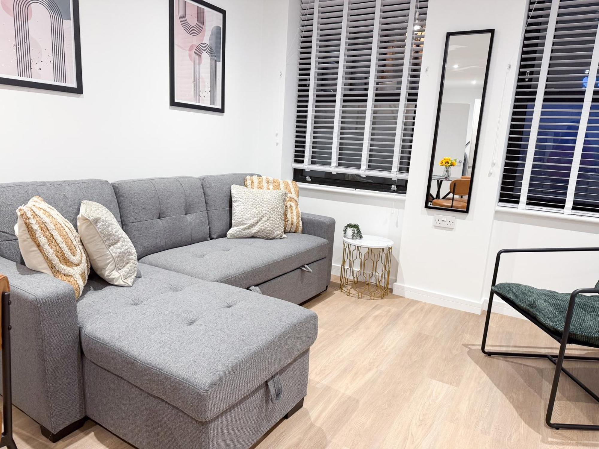 Spacious Modern 1 Bed Apartments In St Neots - Perfect For Contractors & Professionals - Free Parking - Wifi - Fully Equipped Kitchen - Smart Tv Ideal For Work Stays And Long Projects Zewnętrze zdjęcie