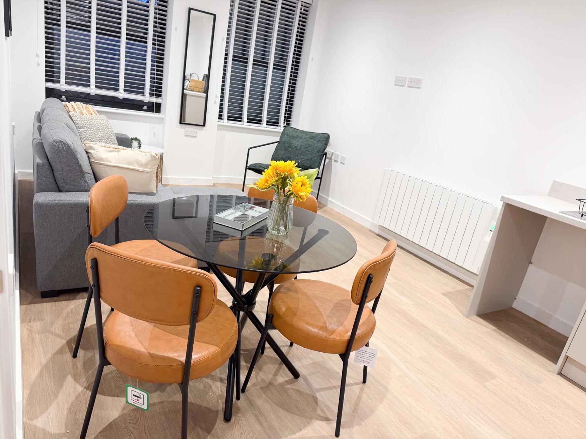 Spacious Modern 1 Bed Apartments In St Neots - Perfect For Contractors & Professionals - Free Parking - Wifi - Fully Equipped Kitchen - Smart Tv Ideal For Work Stays And Long Projects Zewnętrze zdjęcie