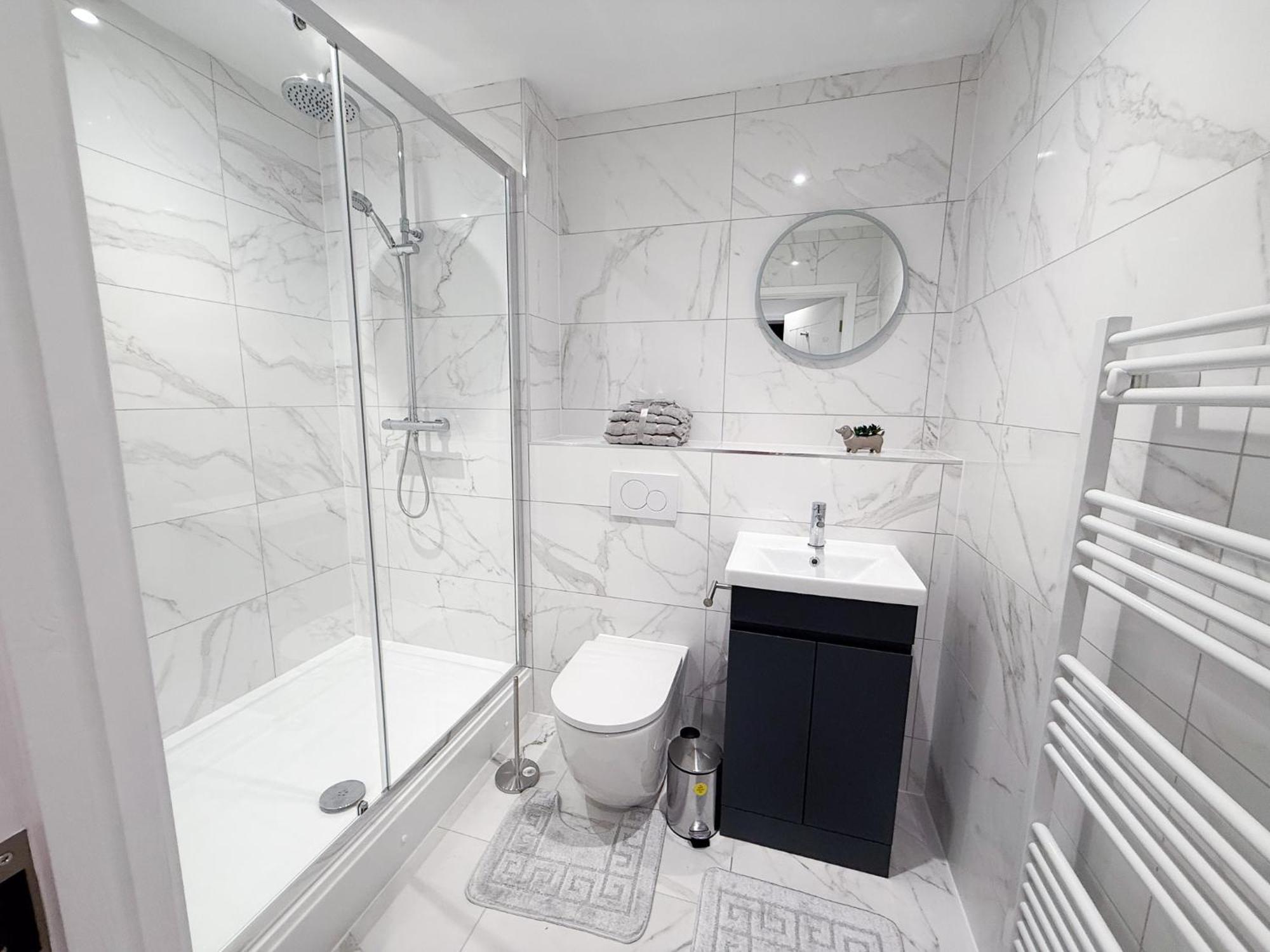Spacious Modern 1 Bed Apartments In St Neots - Perfect For Contractors & Professionals - Free Parking - Wifi - Fully Equipped Kitchen - Smart Tv Ideal For Work Stays And Long Projects Zewnętrze zdjęcie